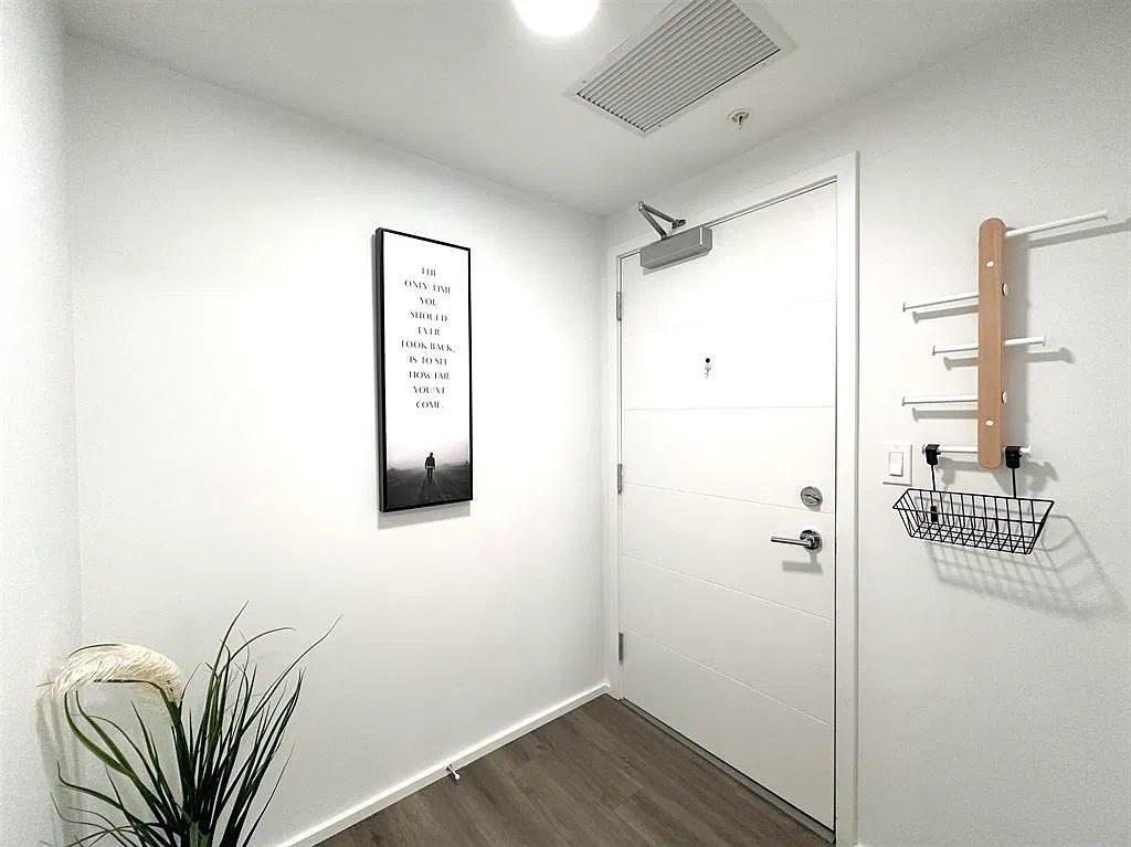 3833 Evergreen Pl — Photo 2
