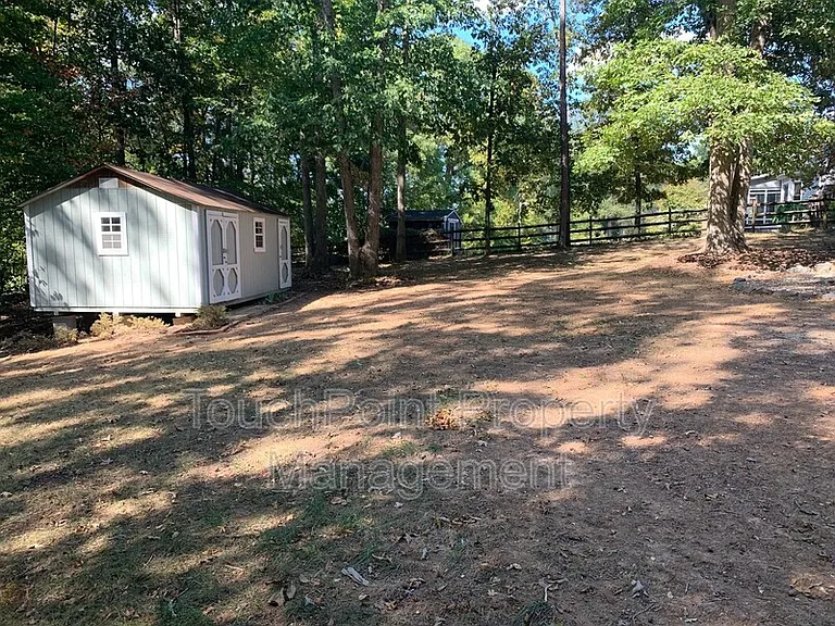 1114 Glenshannon Rd — Photo 33