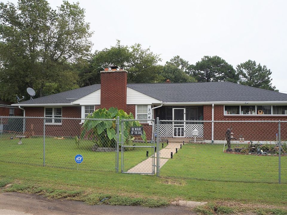 1st image of 206 Oak St