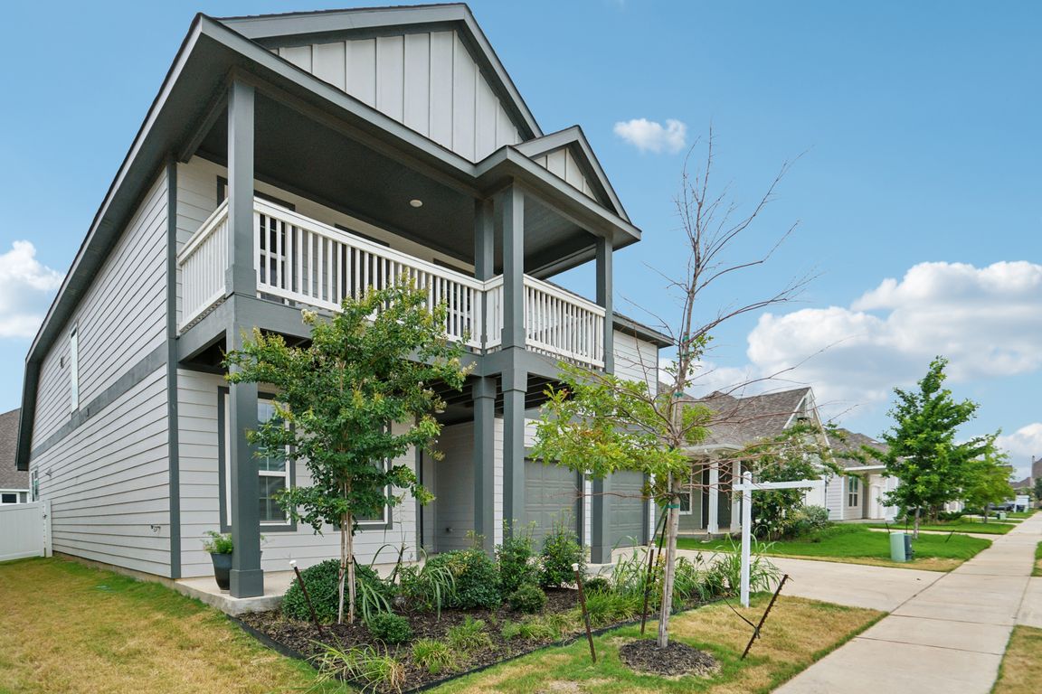 Revere Dr-S0207-003.jpg