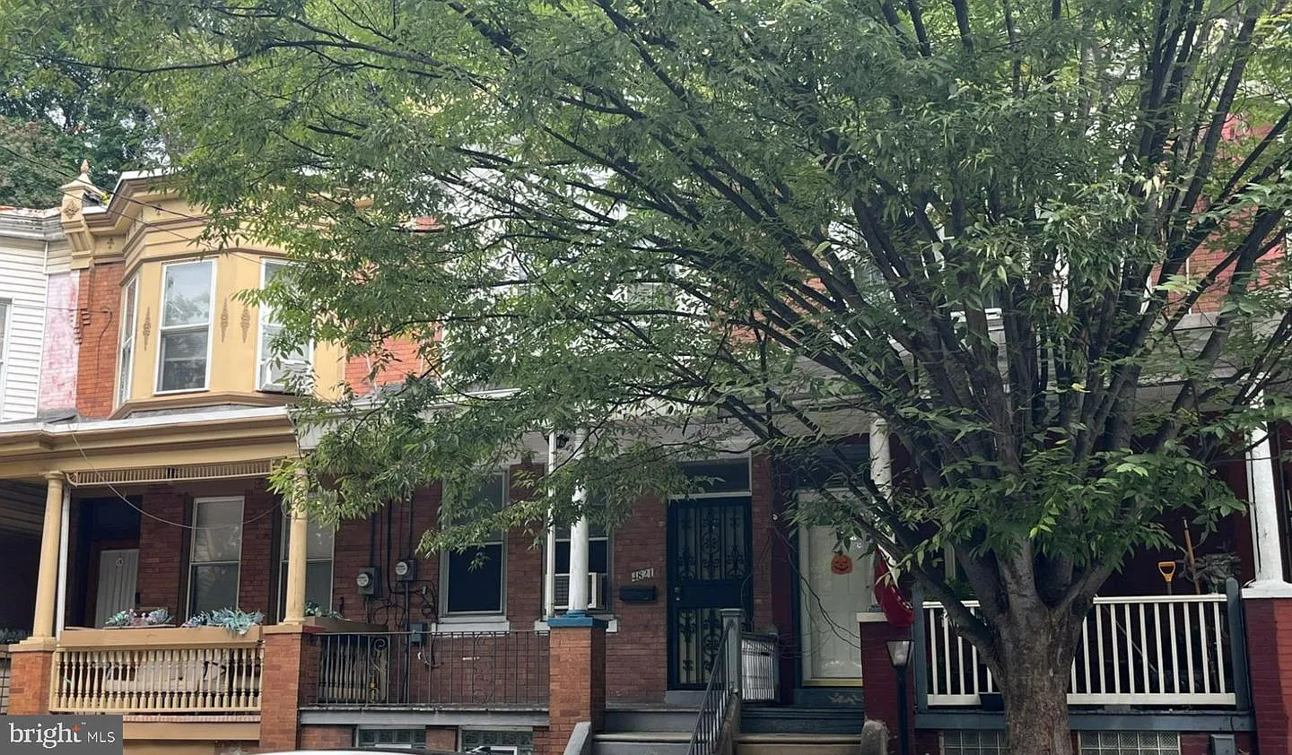 3 bed, 1182 sqft, $2,100 — Photo 1