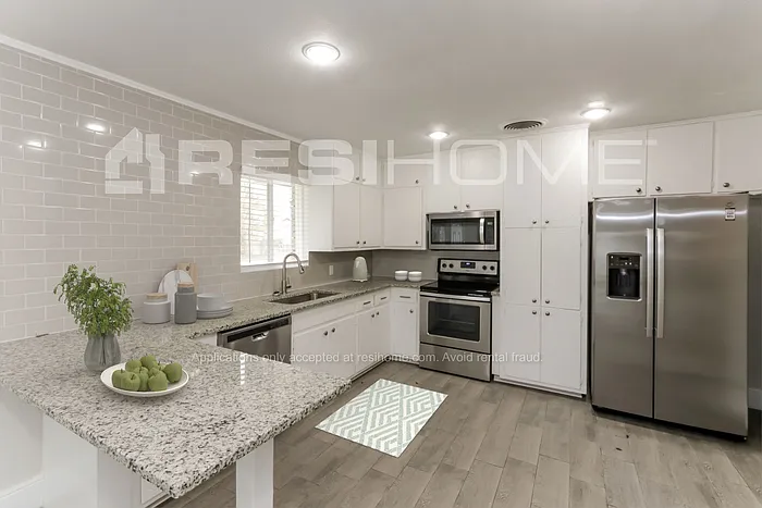 1507 Granbury St — Photo 3