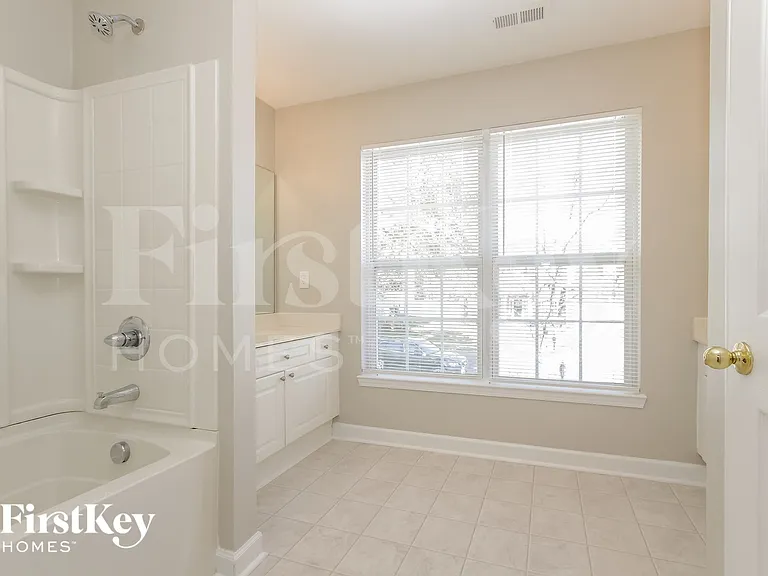 1008 Sandbox Cir — Photo 9