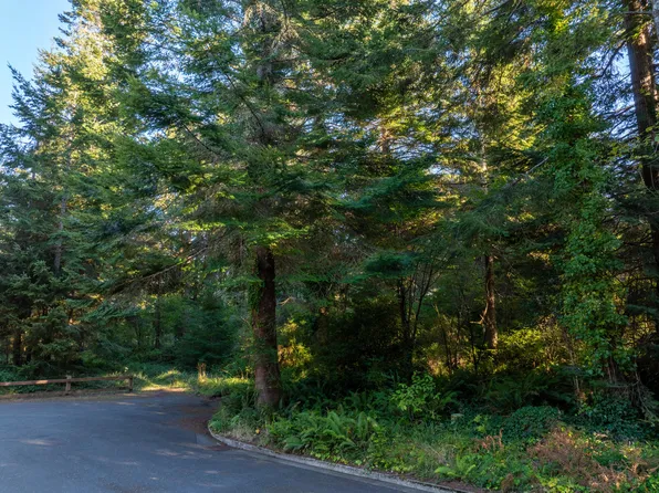 9th St NE #7-10, Bandon, OR 97411