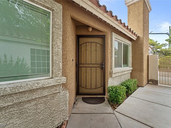 3rd image of 5694 Roundrock Dr
