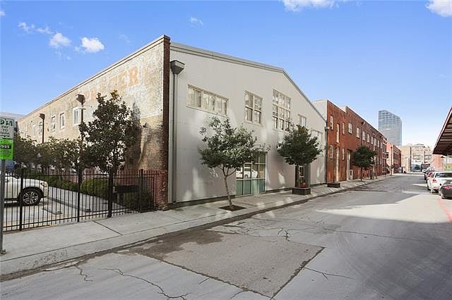 1st image of 923 Constance St APT 114