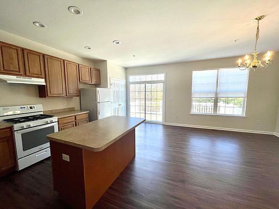 Kitchen & Dining