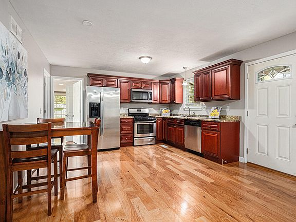 5th image of 33840 Bertrand St