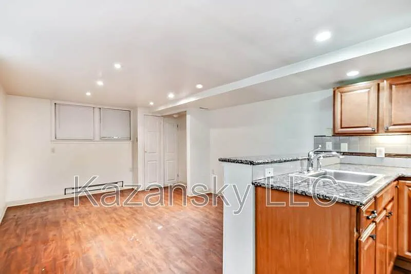 1 bed, 1.0 bath, $925 — Photo 1