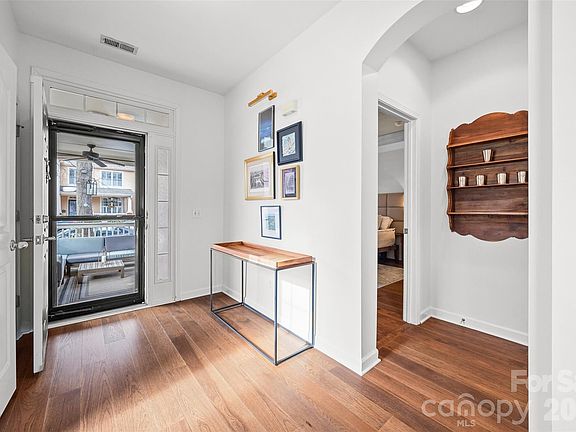 5th image of 1049 Market St