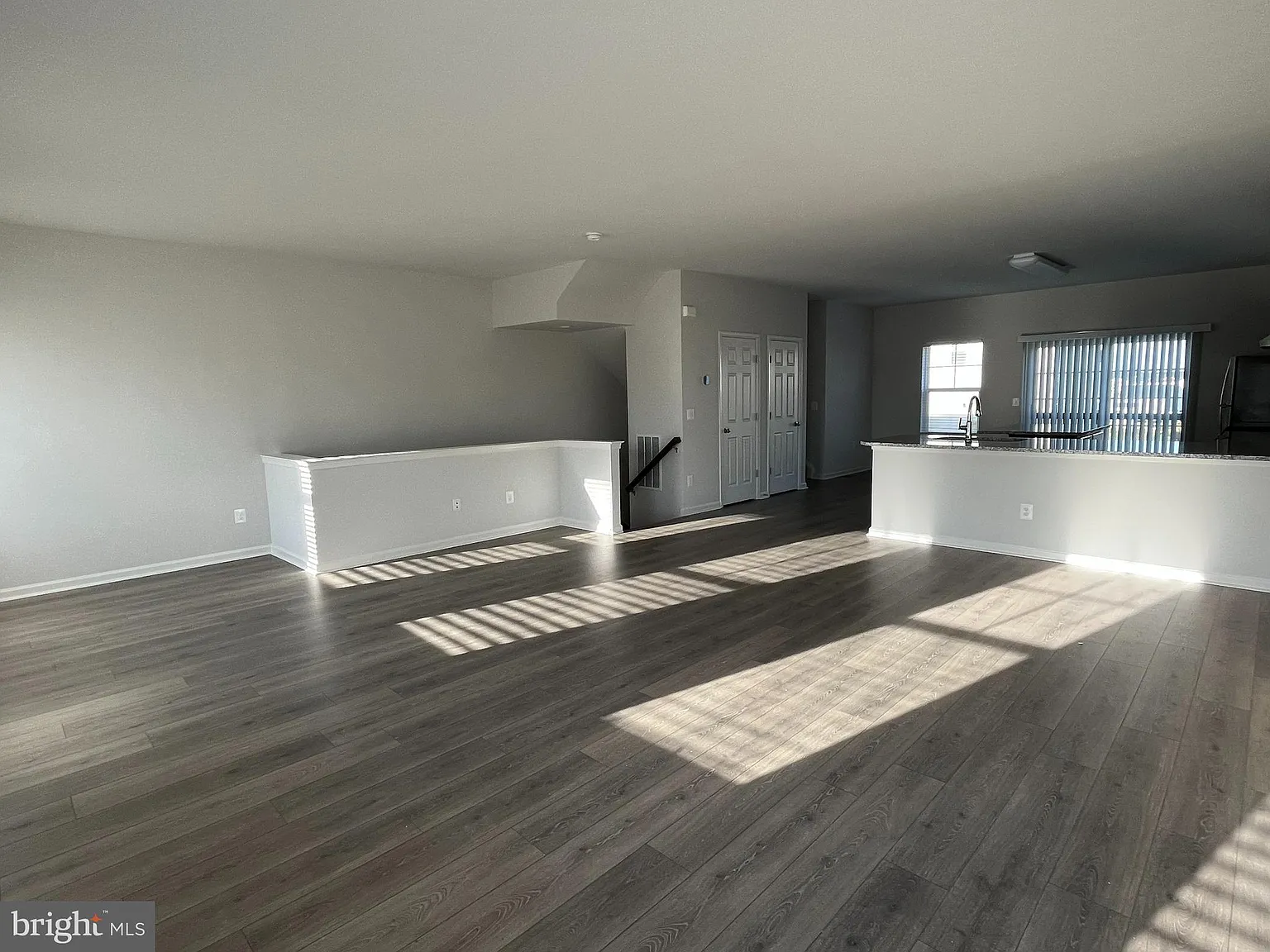 4 bed, 3.5 bath, 2500 sqft, $2,500 — Photo 2
