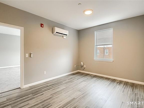 5th image of 9 Steele Blvd #201