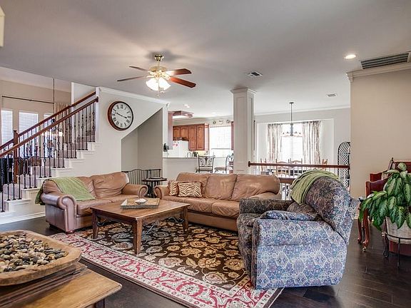 3rd image of 623 Clifton Ct
