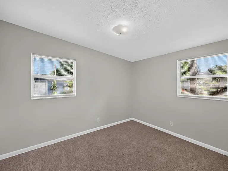 87 Saratoga Cir S — Photo 28