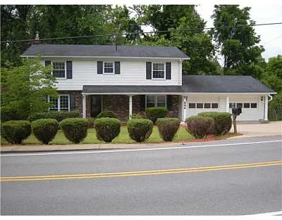 244 Oakwood Rd photo 1