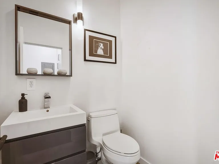 3601 Dixie Canyon Pl — Photo 23