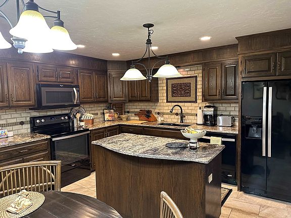 5th image of 214 Castillian Blvd