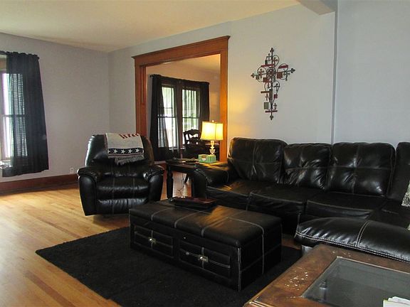 5th image of 323 N Main St