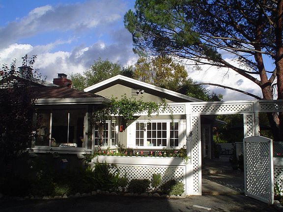 View Ranch style home, 1 level, traditional floor plan