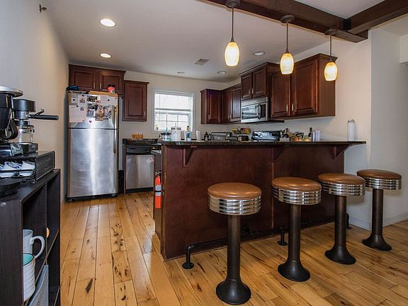 5th image of 920 S National Ave APT 301