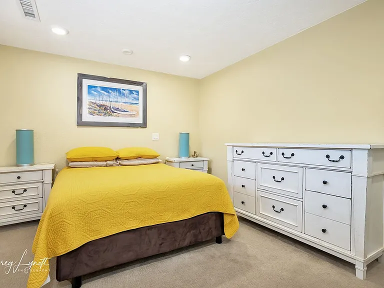 322 E Hillcrest Cir — Photo 27