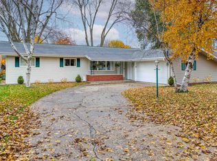 2323 S Berry Dr, Appleton, WI 54915