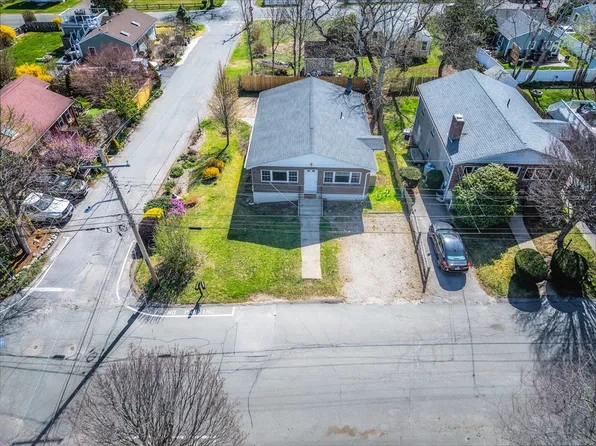 52 Beach St, Plymouth, MA 02360