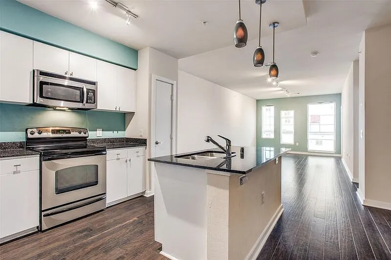 2 bed, 2.0 bath, 1332 sqft, $2,500 — Photo 3