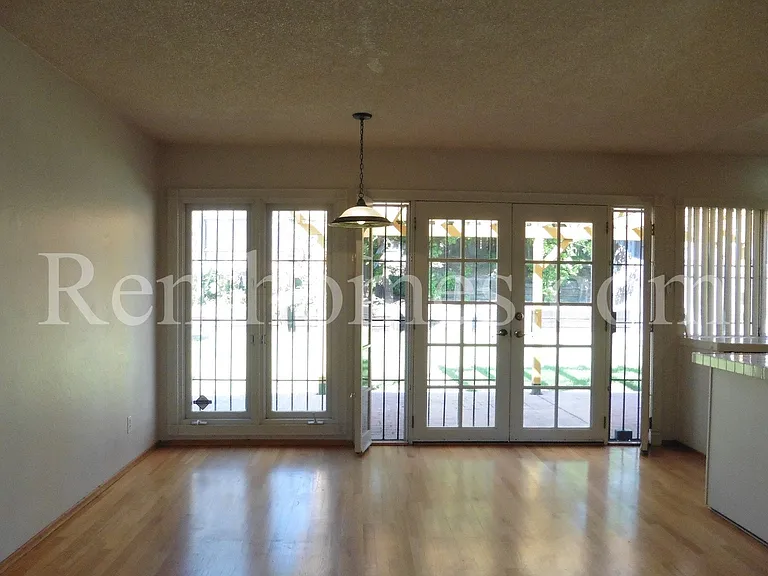 7576 Winterwood Ln — Photo 4