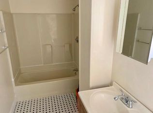 27 Douglas St, Worcester, MA 01603