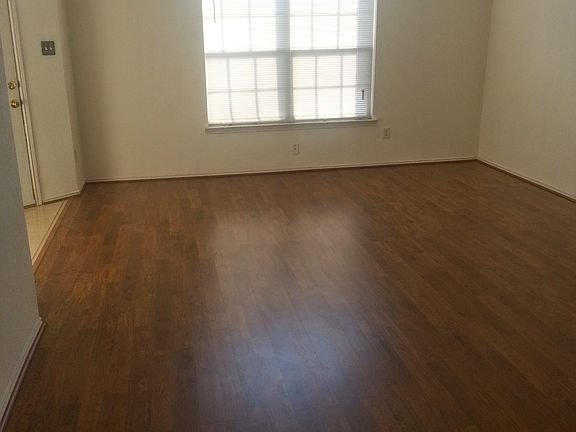 2nd image of 307 Dakota Dr