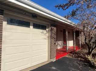 5369 Priorybrook Rd, Florissant, MO 63033