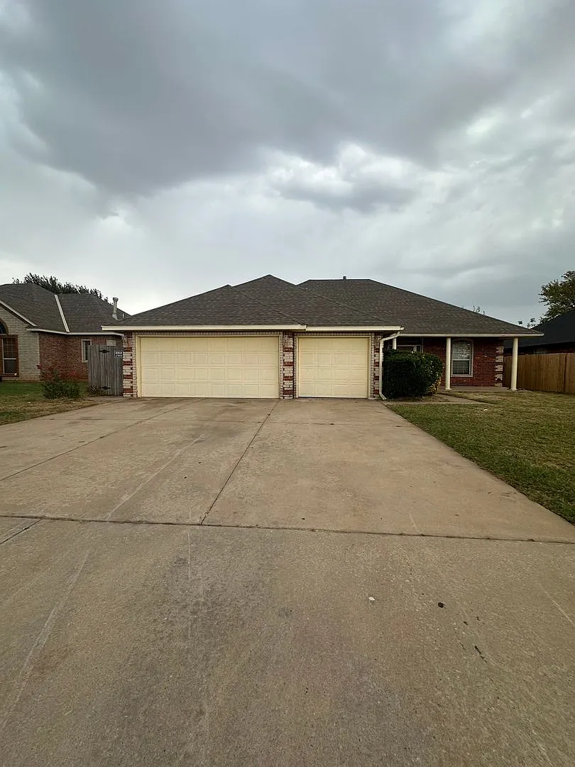 Beautiful 3 bed 2 bath 3 car garage — Photo 2