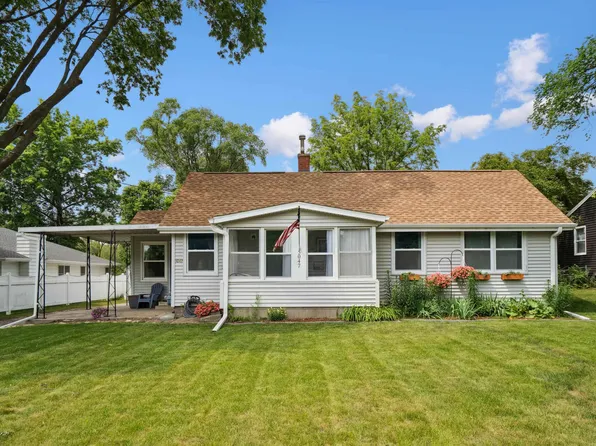 5047 Lafayette Rd, Elk Run Heights, IA 50707