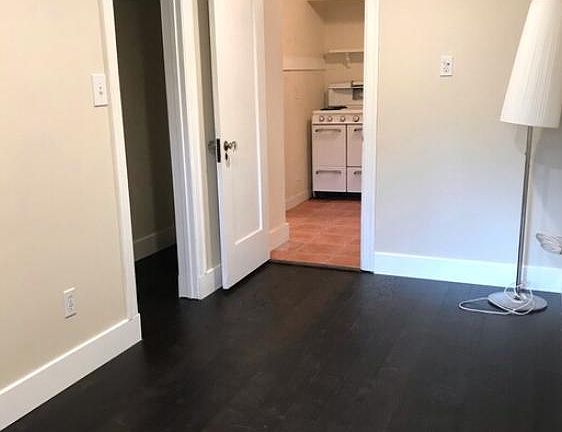 2nd image of 918 1/2 Palm Ave