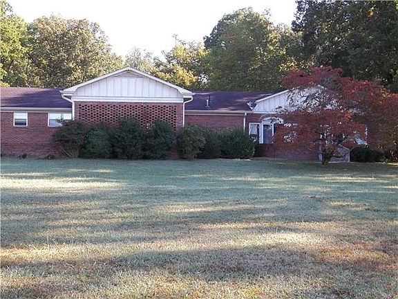 2nd image of 760 Lakeland Dr