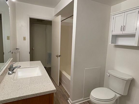 5th image of 225 Ventura Dr #7