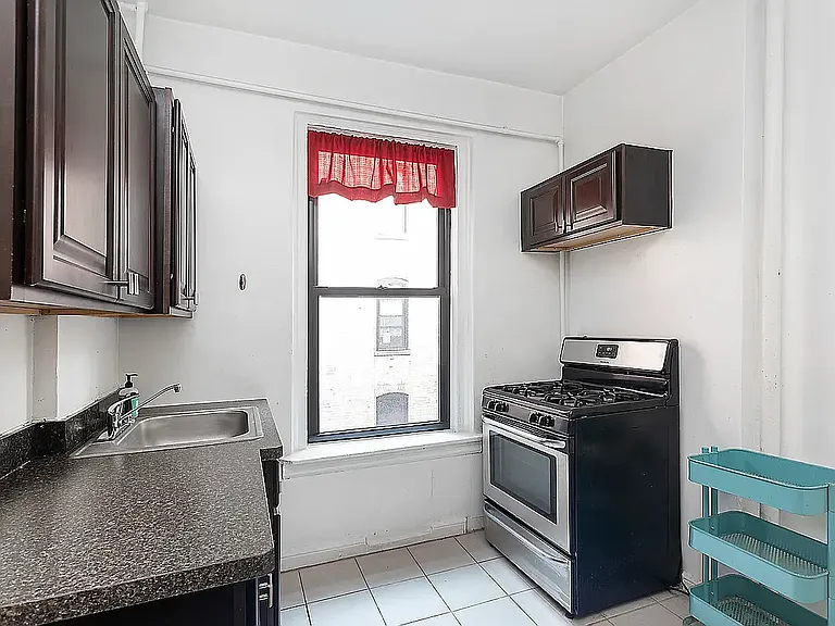 623 W 207th St #24 — Photo 5