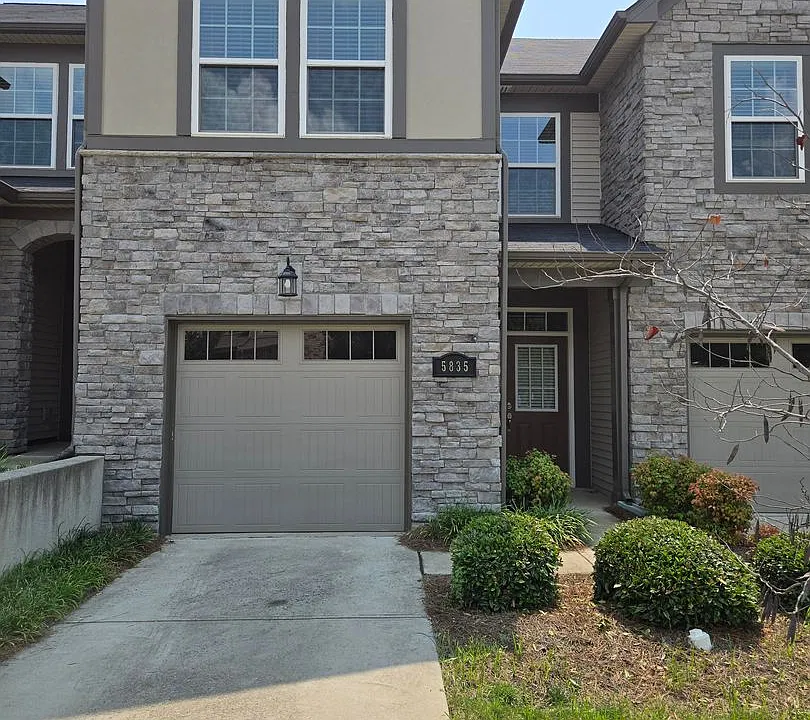 5835 Clan Maclaine Dr