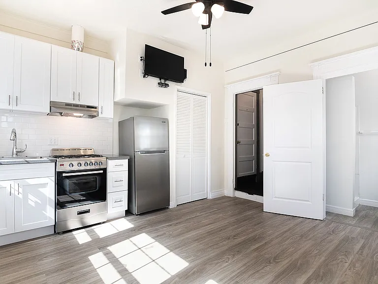 Wilton Place Apartments — Photo 16