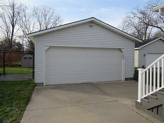 3rd image of 36 Parker Ave