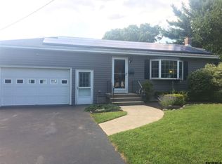 4 Marie Pkwy, Loudonville, NY 12211