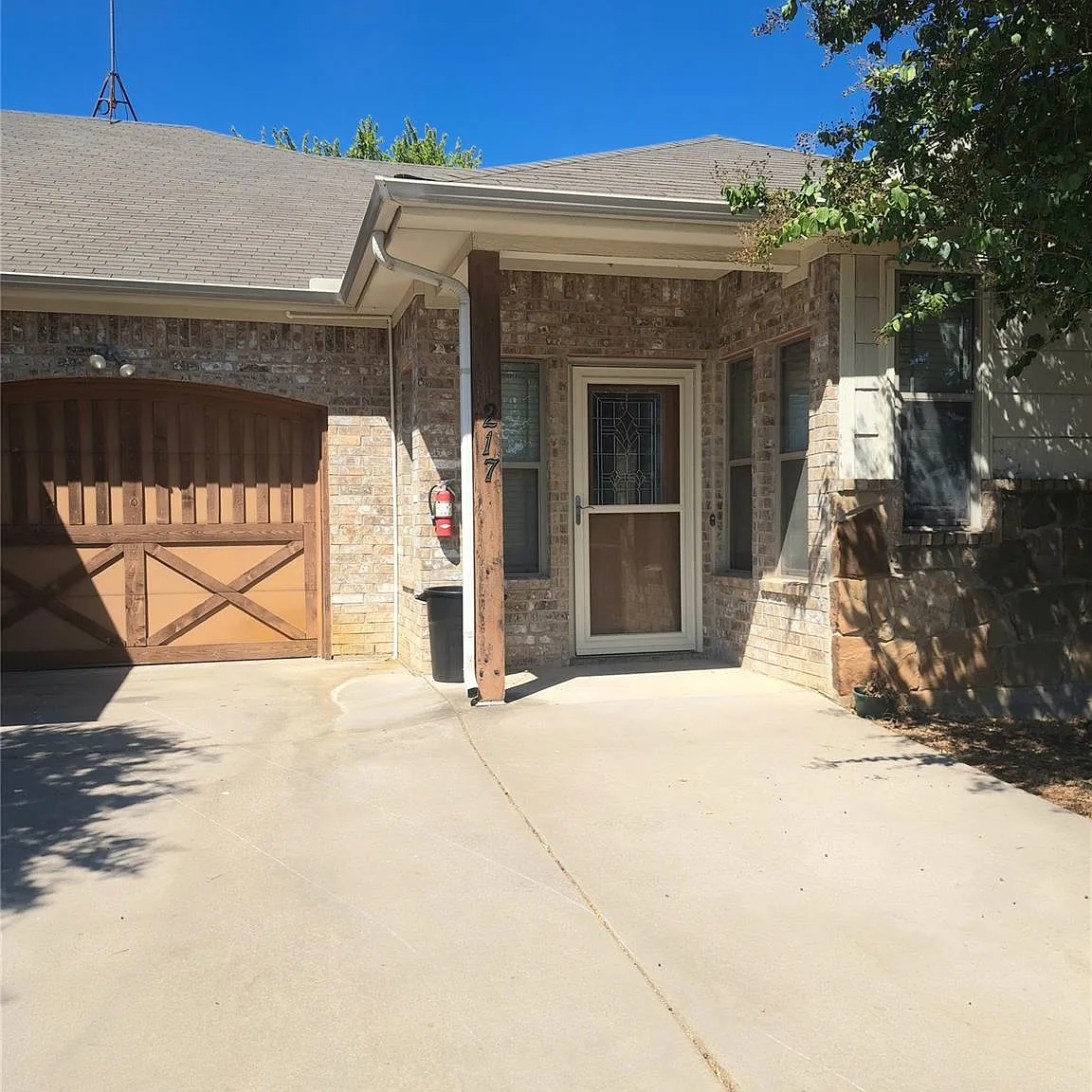 2 bed, 1350 sqft, $1,895 — Photo 2