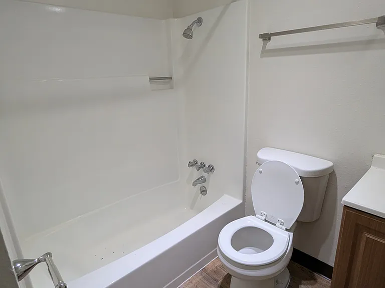 5204 Windsor Island Rd N #B — Photo 13
