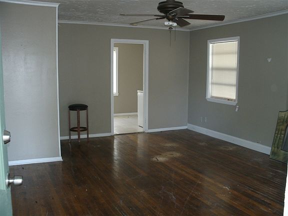3rd image of 726 40th St