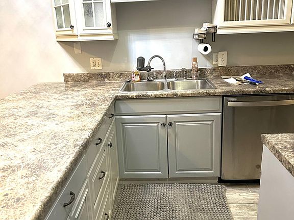 updated kitchen & appliances