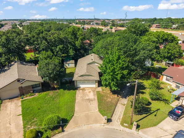 2804 Weston Dr, Denton, TX 76209