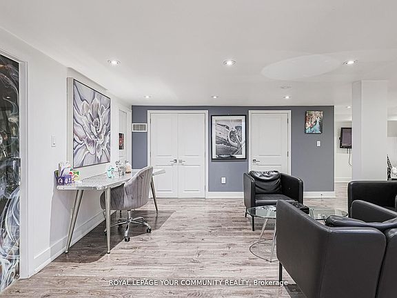 3rd image of 52 Princeway Dr