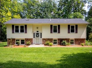 918 Edgewood Dr, Newton, NJ 07860