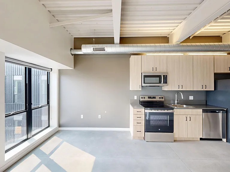 418 East Grand — Photo 38